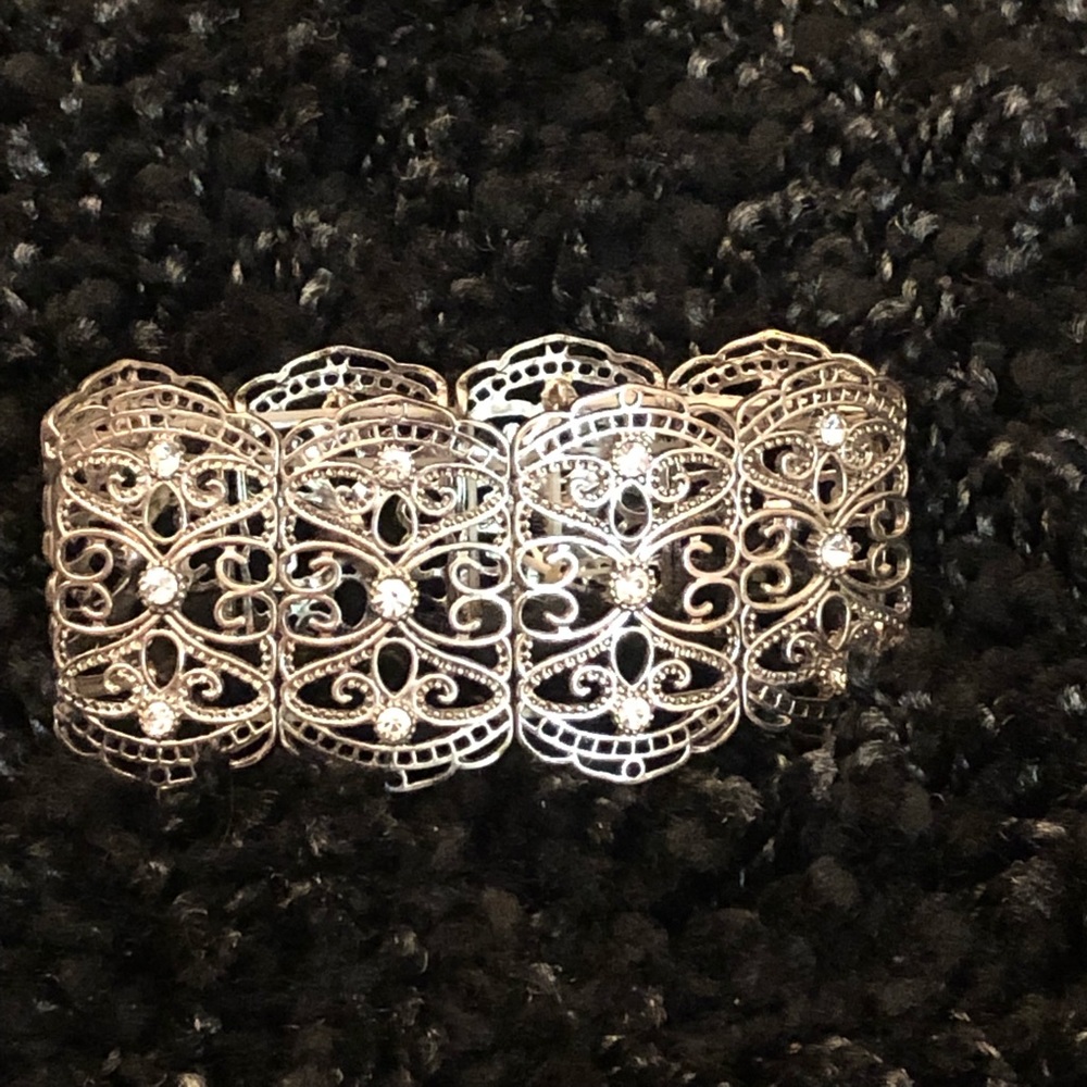 Stretchy silver bracelet